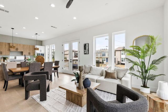 815 E 5th Avenue 209, Dallas, TX 75203