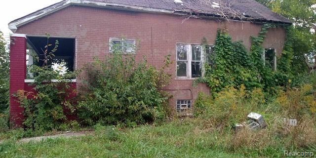 13832 PINEWOOD Street, Detroit, MI 48205