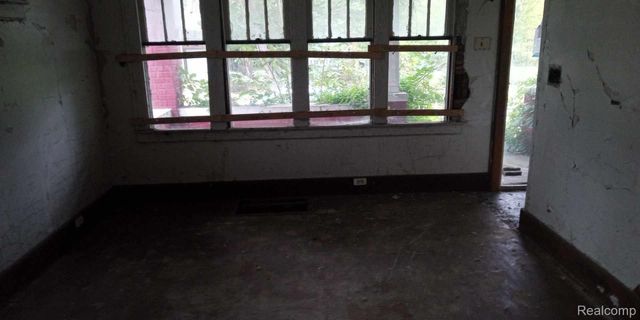 13832 PINEWOOD Street, Detroit, MI 48205