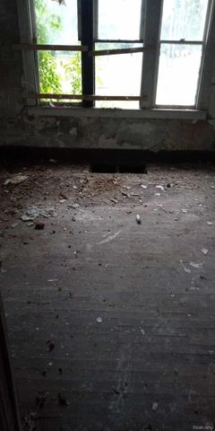 13832 PINEWOOD Street, Detroit, MI 48205