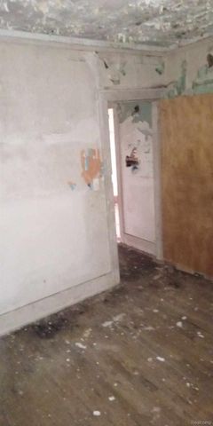 13832 PINEWOOD Street, Detroit, MI 48205