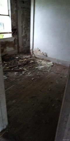 13832 PINEWOOD Street, Detroit, MI 48205