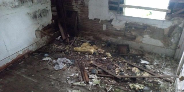 13832 PINEWOOD Street, Detroit, MI 48205