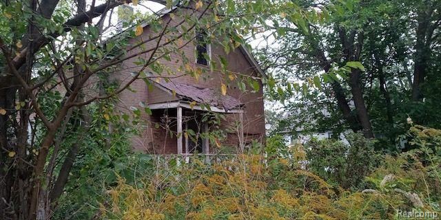 13832 PINEWOOD Street, Detroit, MI 48205