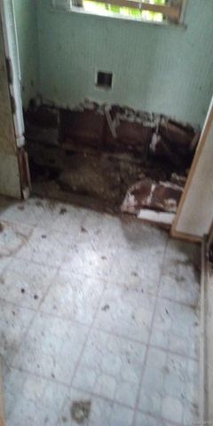 13832 PINEWOOD Street, Detroit, MI 48205