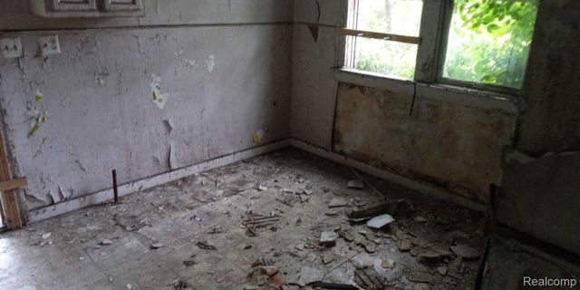 13832 PINEWOOD Street, Detroit, MI 48205