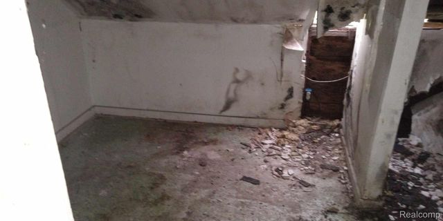 13832 PINEWOOD Street, Detroit, MI 48205