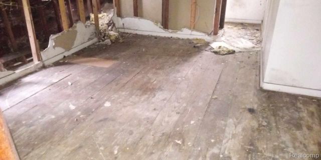 13832 PINEWOOD Street, Detroit, MI 48205