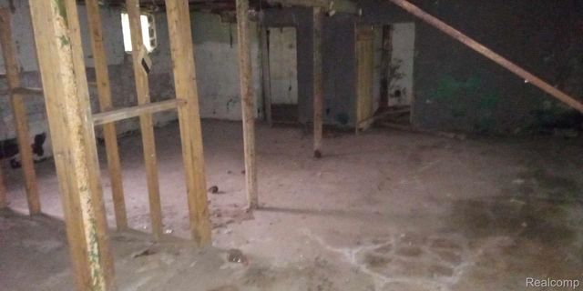 13832 PINEWOOD Street, Detroit, MI 48205