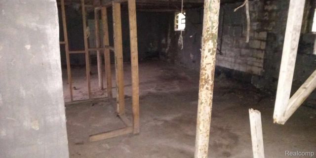 13832 PINEWOOD Street, Detroit, MI 48205