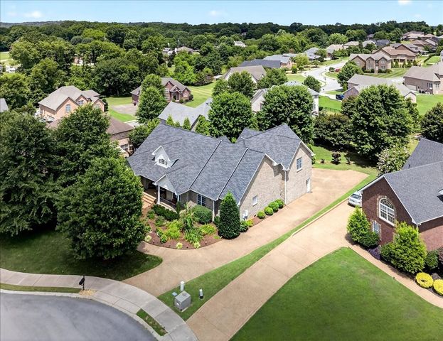 1003 Thistle Ct, Hendersonville, TN 37075