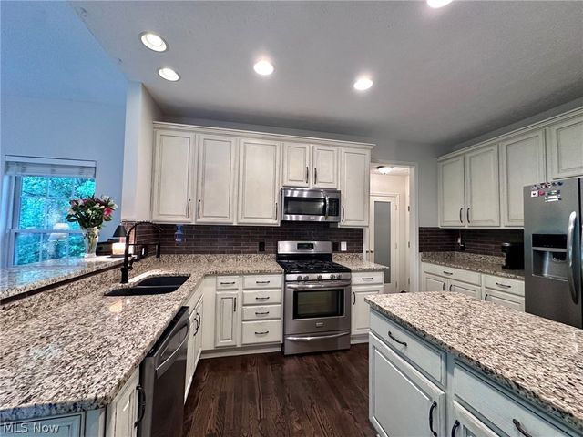 887 Willow Creek Drive, Fairlawn, OH 44333