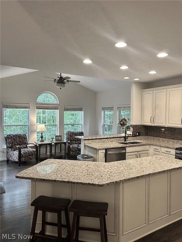 887 Willow Creek Drive, Fairlawn, OH 44333