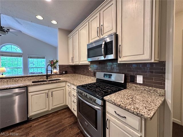 887 Willow Creek Drive, Fairlawn, OH 44333