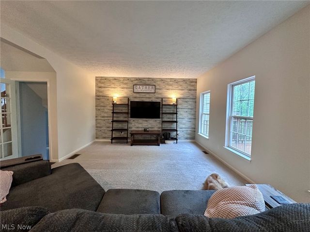 887 Willow Creek Drive, Fairlawn, OH 44333