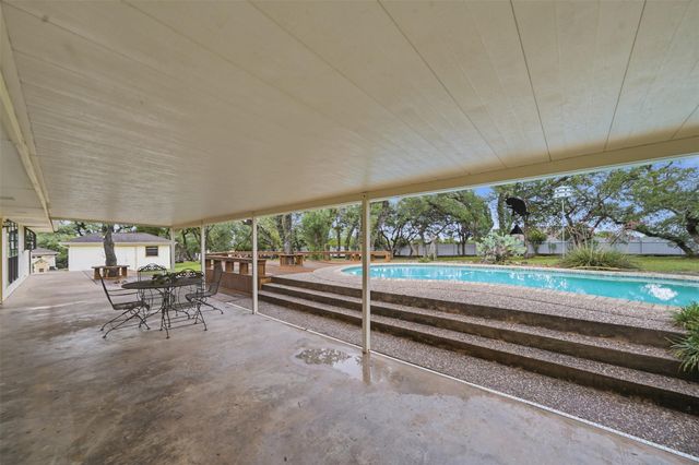 1013 Hidden Hills DR, Dripping Springs, TX 78620