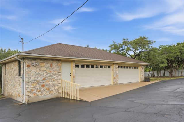 1013 Hidden Hills DR, Dripping Springs, TX 78620