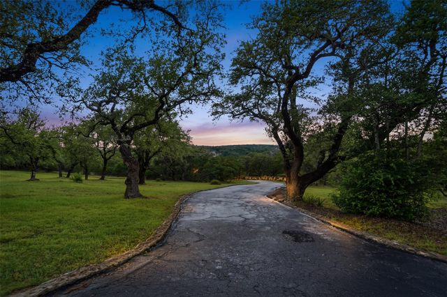 1013 Hidden Hills DR, Dripping Springs, TX 78620