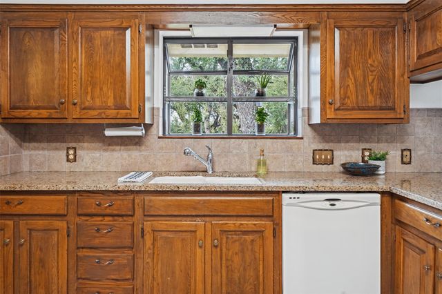 1013 Hidden Hills DR, Dripping Springs, TX 78620