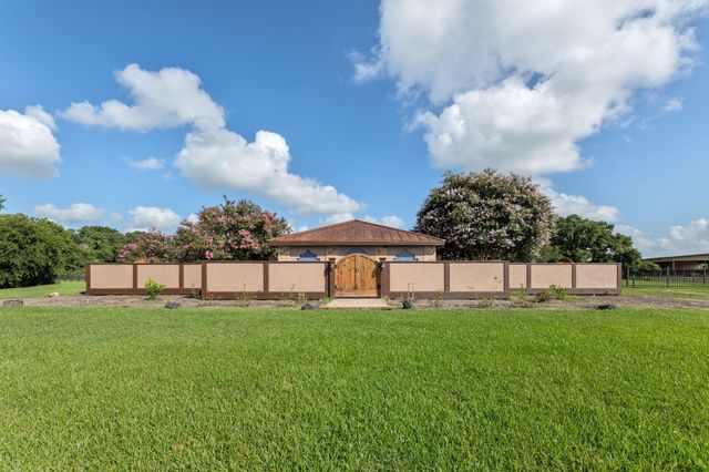 1226 County Road 45, Angleton, TX 77515