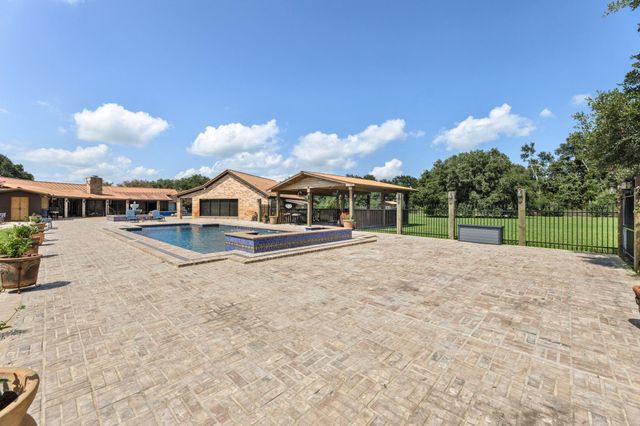 1226 County Road 45, Angleton, TX 77515