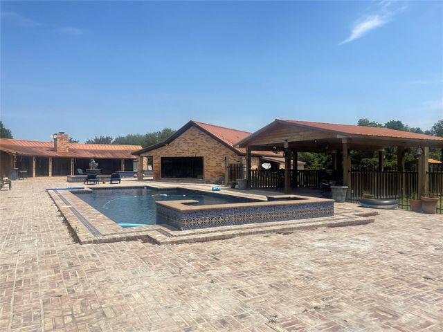 1226 County Road 45, Angleton, TX 77515