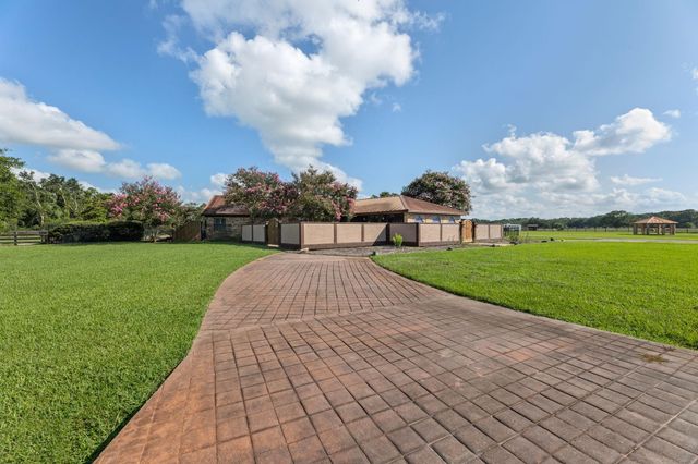 1226 County Road 45, Angleton, TX 77515