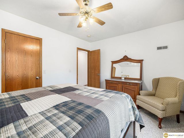 16113 Josephine Street, Omaha, NE 68136