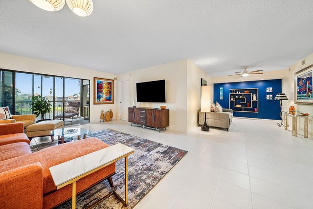 6065 Pointe Regal Circle, Delray Beach, FL 33484