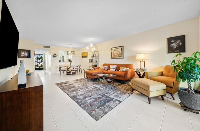 6065 Pointe Regal Circle, Delray Beach, FL 33484