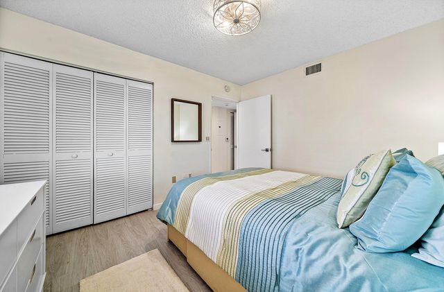 6065 Pointe Regal Circle, Delray Beach, FL 33484