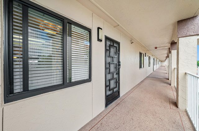 6065 Pointe Regal Circle, Delray Beach, FL 33484