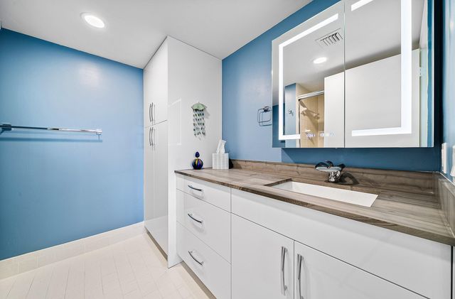 6065 Pointe Regal Circle, Delray Beach, FL 33484