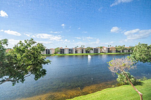 6065 Pointe Regal Circle, Delray Beach, FL 33484