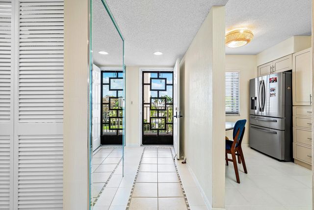 6065 Pointe Regal Circle, Delray Beach, FL 33484