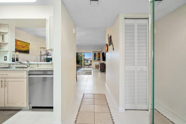 6065 Pointe Regal Circle, Delray Beach, FL 33484