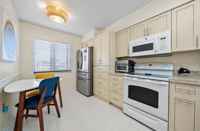 6065 Pointe Regal Circle, Delray Beach, FL 33484