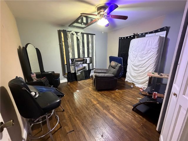 1337 Cambridge Dr, Corpus Christi, TX 78415