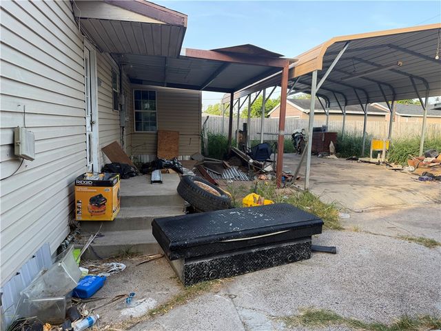 1337 Cambridge Dr, Corpus Christi, TX 78415