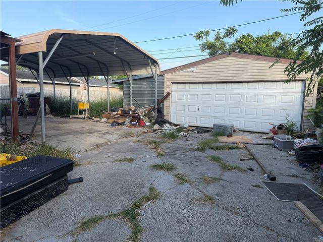 1337 Cambridge Dr, Corpus Christi, TX 78415