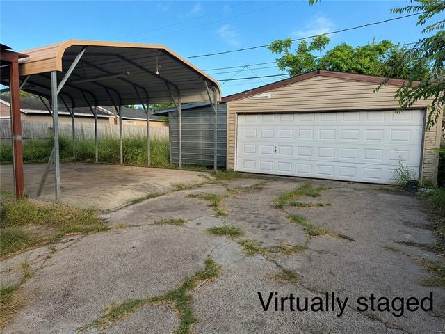 1337 Cambridge Dr, Corpus Christi, TX 78415