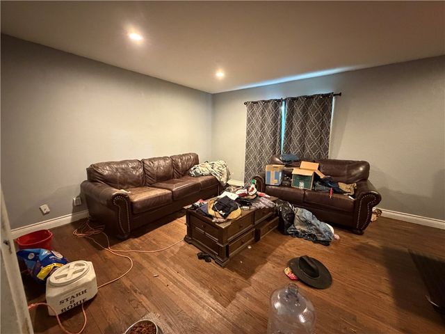1337 Cambridge Dr, Corpus Christi, TX 78415