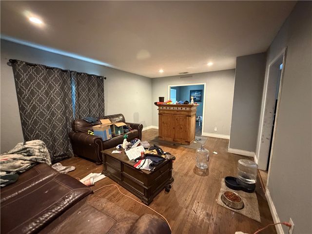 1337 Cambridge Dr, Corpus Christi, TX 78415