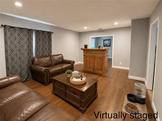 1337 Cambridge Dr, Corpus Christi, TX 78415