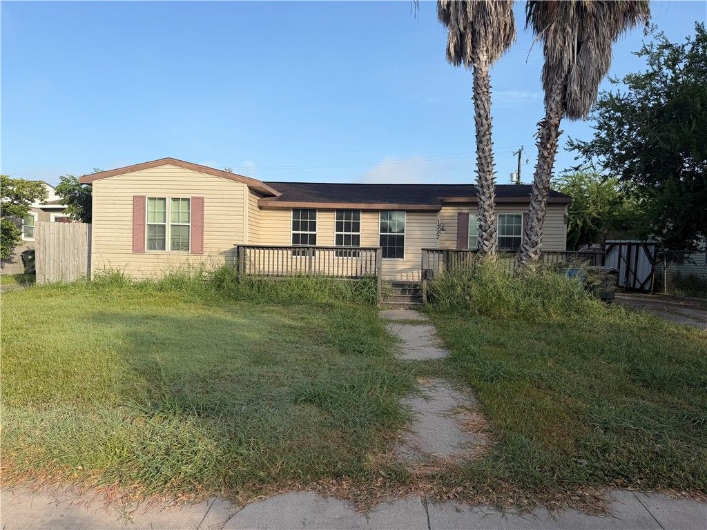 1337 Cambridge Dr, Corpus Christi, TX 78415