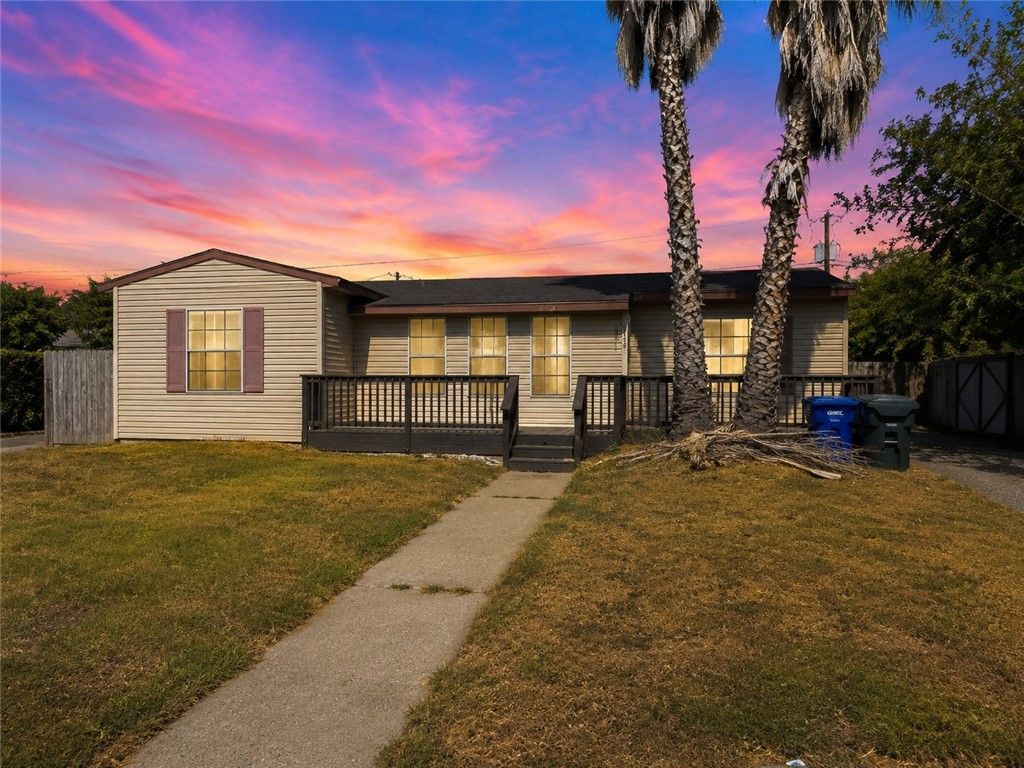 1337 Cambridge Dr, Corpus Christi, TX 78415 — photo 2