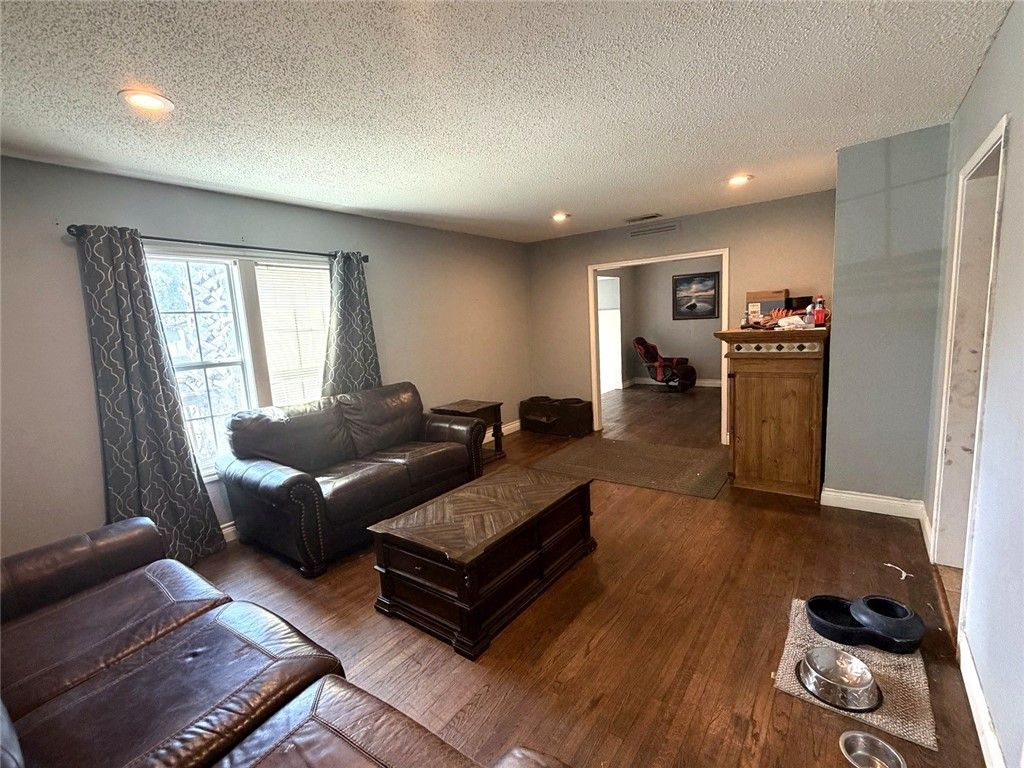 1337 Cambridge Dr, Corpus Christi, TX 78415 — photo 3