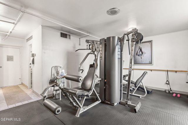 1800 N STANTON Street 204, El Paso, TX 79902