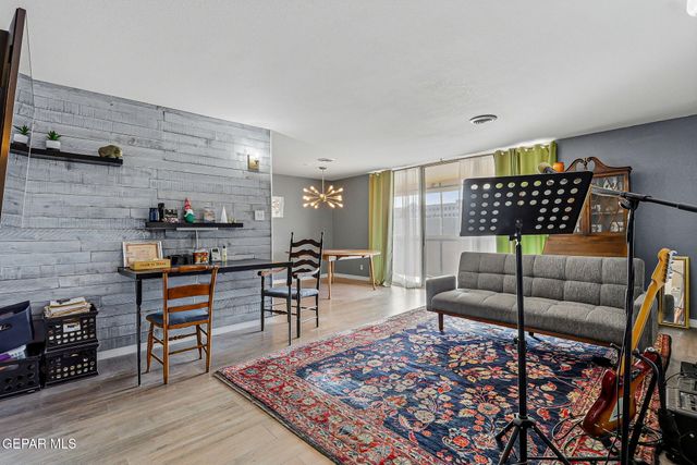 1800 N STANTON Street 204, El Paso, TX 79902