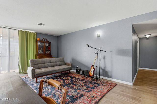 1800 N STANTON Street 204, El Paso, TX 79902